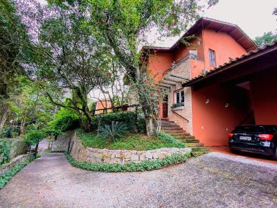 Belíssima casa com piscina na Granja Viana