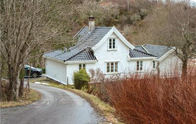Stunning Home In Blomsterdalen With 3 Bedrooms And Wifi