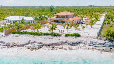 Golden Pelican Villa- 5 Bdr Beachfront Home Includes a Sunset Cruise on 7 nights