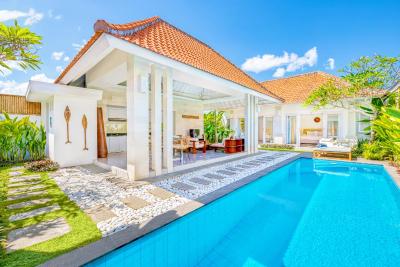 NEW 3BD Tropical Villa in Central Umalas