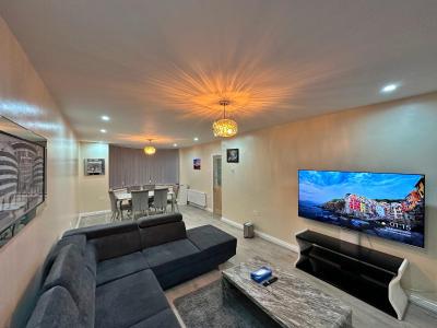 Full Home in Heywood Street near Cheetham Hill