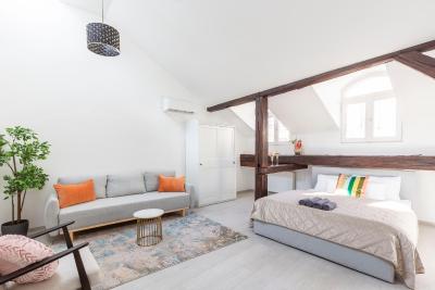 Rustic Central Studios by LH