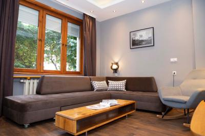 Central Sofia 3-bedroom apartment - Urban Art gallery - Free Parking!