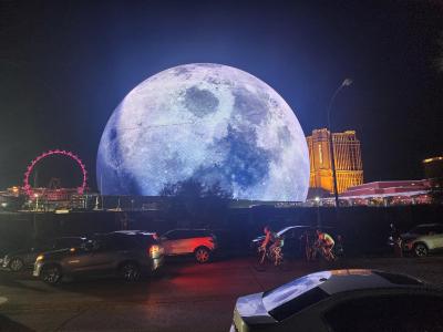 BEST LOCATION HOME w POOL - LV Convention & 3 mi STRIP & Fremont