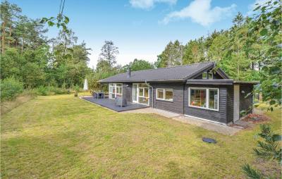 Awesome Home In Ebeltoft With 3 Bedrooms, Sauna And Wifi