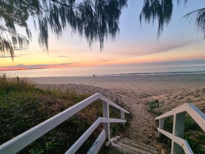 Rosalynda- Luxury Beachfront 3 BR Townhouse