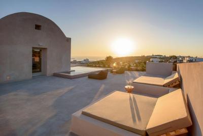 Magical Santorini Villa 3 Bedrooms Royal Solstice Retreat Private Pool and Sunset View Pyrgos