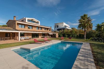 Gava Beach Villa by Olala Homes