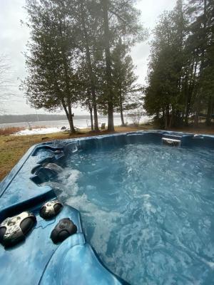 Lovely waterfront private cottage with hot tube