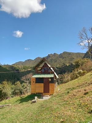 casita en la montaña, cabañas paraíso