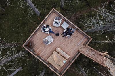 Treetop Ekne - Hytte i skogen med hengebru