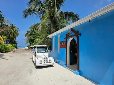 Island Luxury Fehendhoo - Friends & Family Hotel