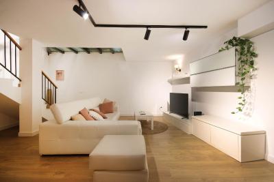 Moderno apartamento próximo a Barcelona by Alterhome