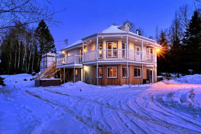 Spacious cottage in forest with spa