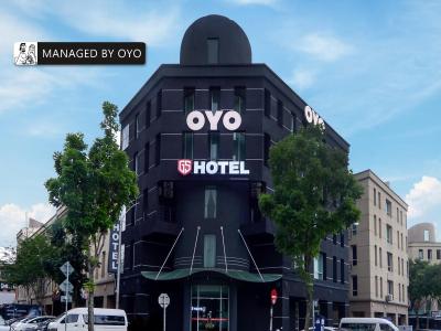 Super OYO GS Hotels Near Strand Mall