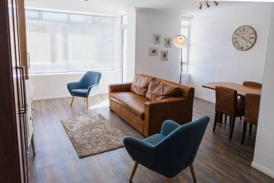 Sea Point 2-Bed Close to Beach and Cafes