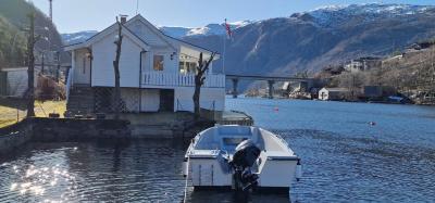 Sjötun Fjord Cabin, with boat