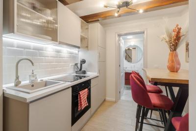 Apartament Ultra-Central Elegant + Free Parking + Self Check-In