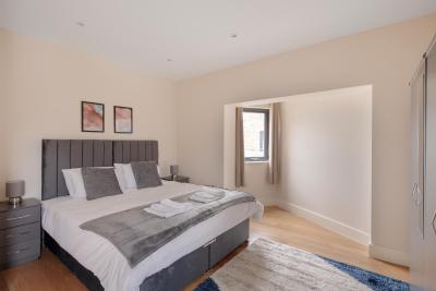 Charming Two-Bedroom Retreat in Morden SM4, London