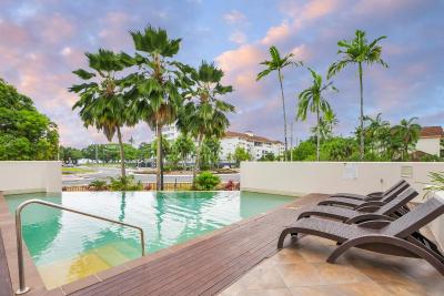Sunrise Palms - Resort-style Escape by the Esplanade