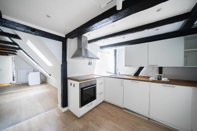 Charming 2-BR duplex in a central location - 165