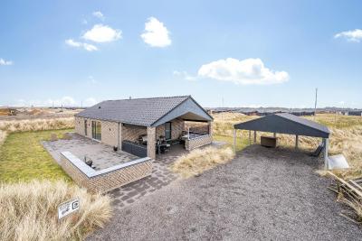 Luxurious 8-Person House With A Spacious Outdoor Spa - 1003