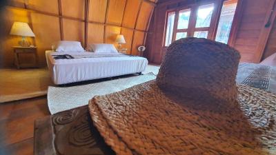 Review Flores ethnic homestay