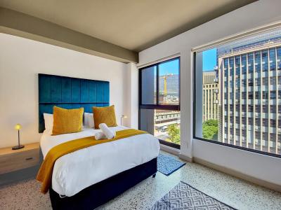 Luxurious hotel-type living couples retreat- pool