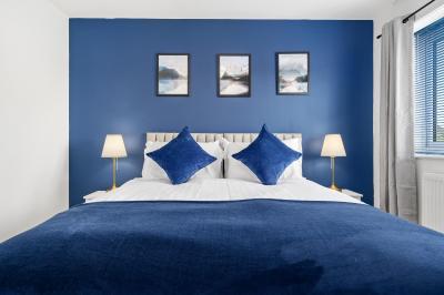 Superb Two Bedroom House Near Etihad & Coop Live - Free Parking