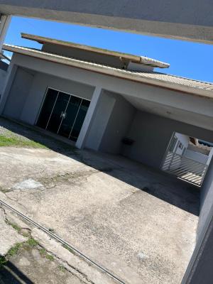 Casa grande pé na areia Peruibe