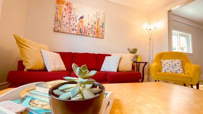 KingstonStays Happy House, Free Parking, Downtown
