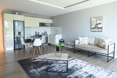 Modern One Bedroom In The Warwick