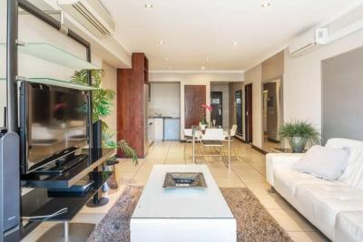 Spacious Apartment in CBD Pool & Parking perfect for the corporate traveller