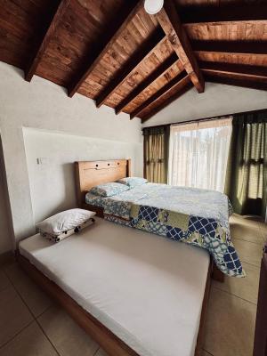 Next to the airport - cute home