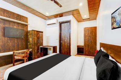 Hotel Viraj