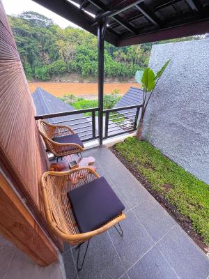 Review Briza La Barka Resort by Raminten