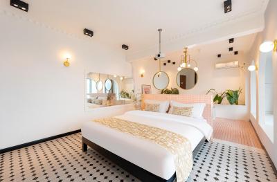 Lsles Designer River View B&B