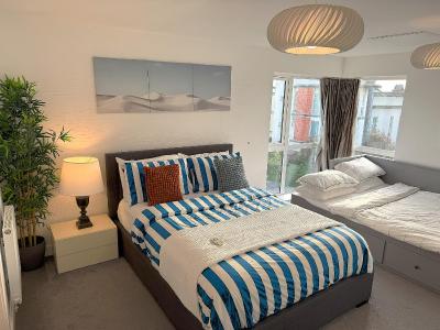 Luxury Rooms - Pick a Room - Free Parking & Kitchen Access, Near Etihad Stadium, The Coop Live & Piccadilly Station, Manchester