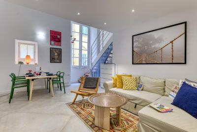 Two Levels Apt In Historical Building - Happy Rentals