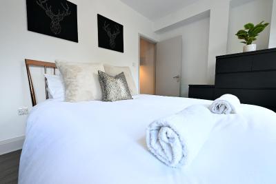 Fully Refurbed 2025 Central London 1 minute to Old Street Station