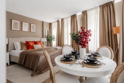 Regents Street's Superb Studios!