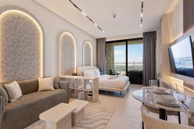 Stunning Studio with Private Jacuzzi in Trillionaire