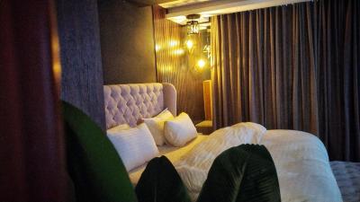Goldcrest Mall and Residency - Vintage Penthouse Suite