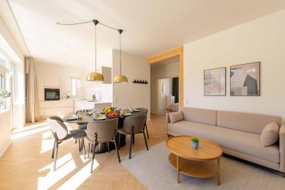 Newly Renovated 2BR with Balcony