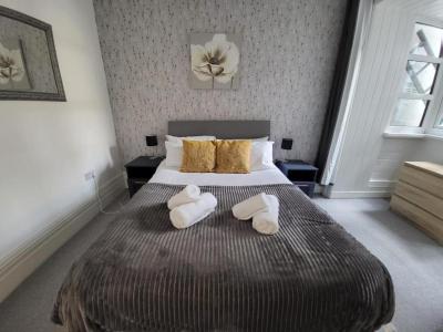 2 bed flat sleeps 4 Swansea centre