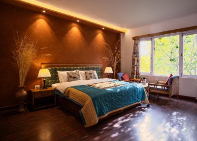 Hotel Lingzi - at the Mall Road & newly renovated