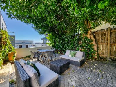 Oasis in Seapoint