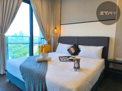 Almas Couple Relax Modern Comfort Netflix BySTAY