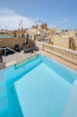 Casa Dell'Arte in Ghaxaq Rooftop Pool & Garage