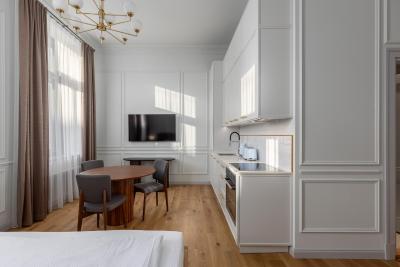 Roze Center Apartments